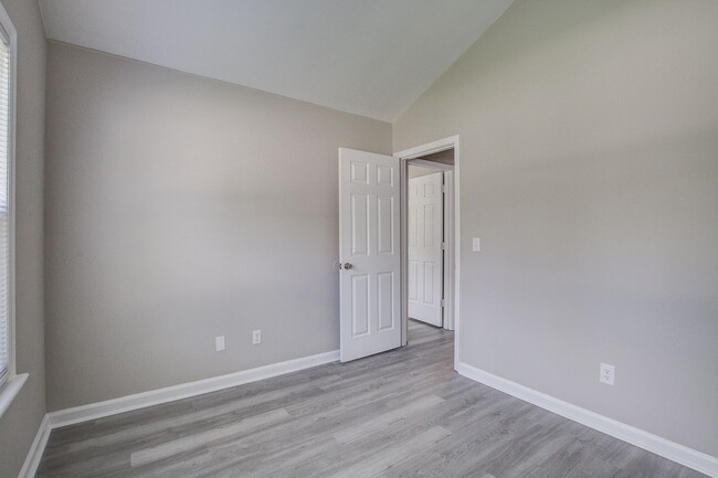 Building Photo - 9621 N Cardinal Dr
