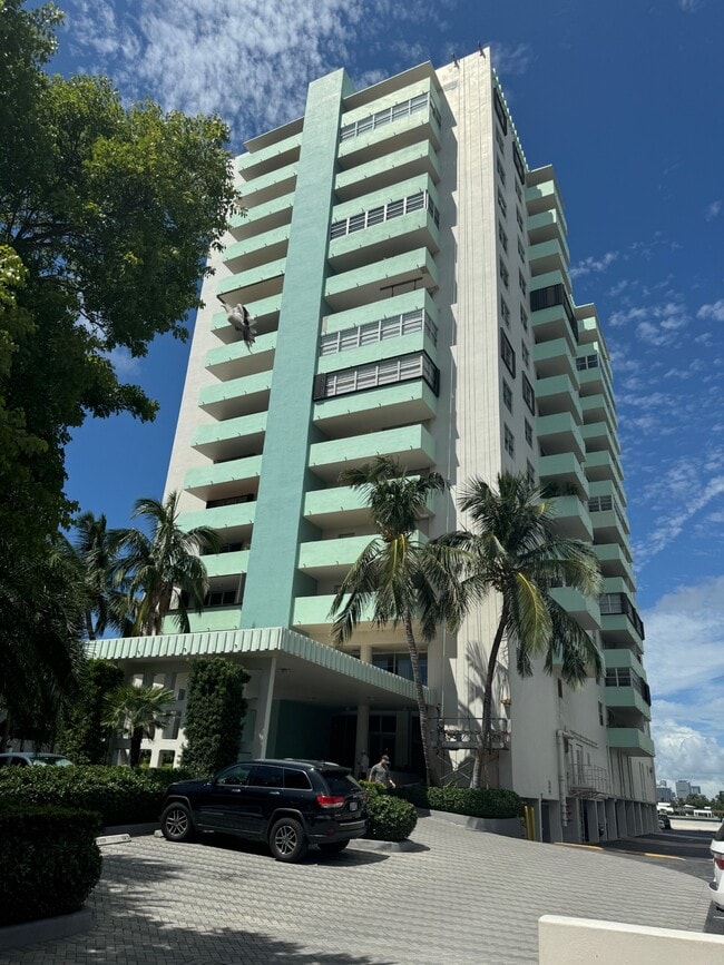 Building Photo - 5 Island Ave