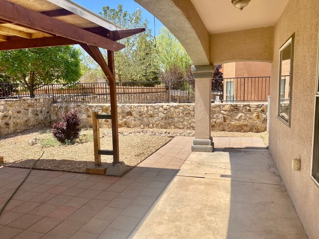 Building Photo - 5548 Patagonia Dr