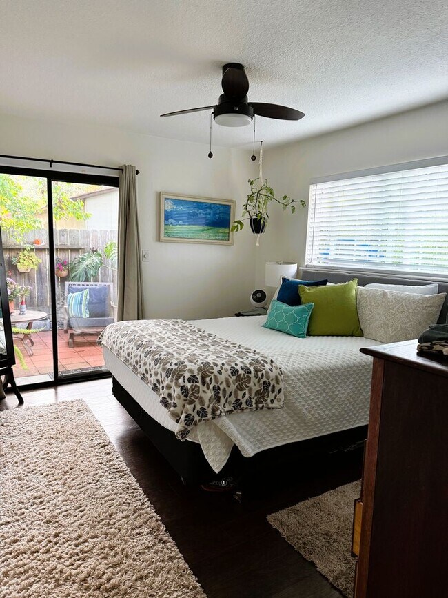 Building Photo - Delightful Home with Fenced Yard Great Cul...