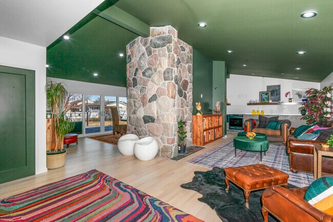Building Photo - MCM Ranch : Modern 5BR Near Henry Ford & McLaren