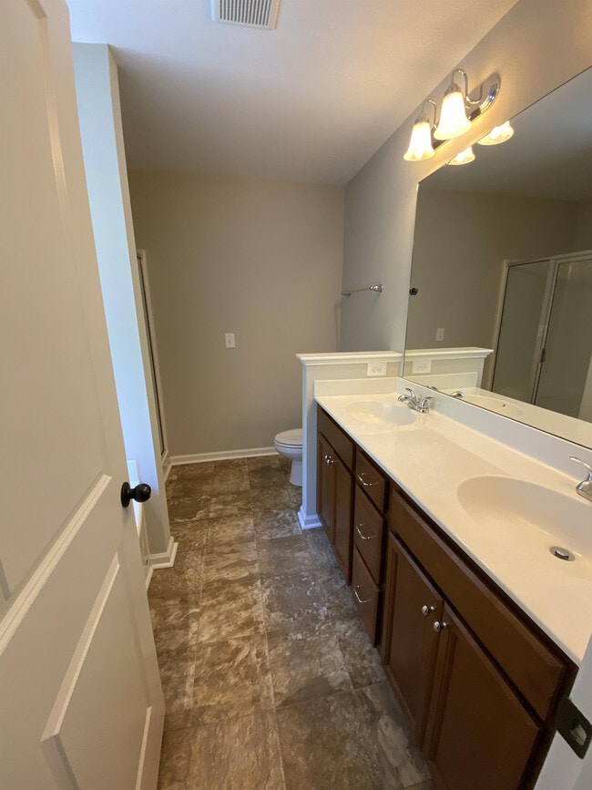 Building Photo - 617 Rockland Dr