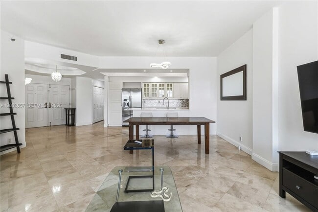 Building Photo - 3700 Island Blvd