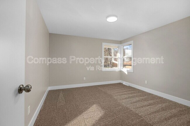 Building Photo - 1131 Lyon St NE