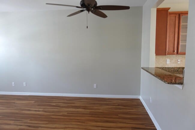 Building Photo - 202 Elise Dr