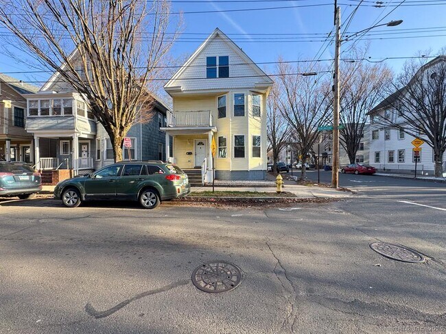 Building Photo - 455 Huntington St