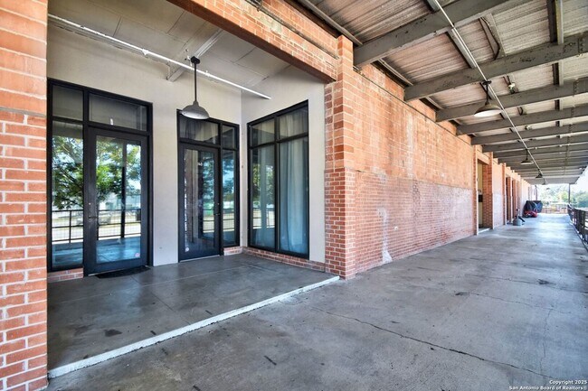 Building Photo - 3363 E Commerce St