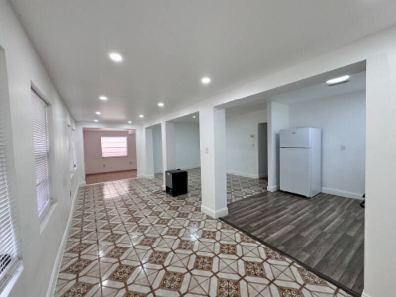 Building Photo - 602 E 50th St