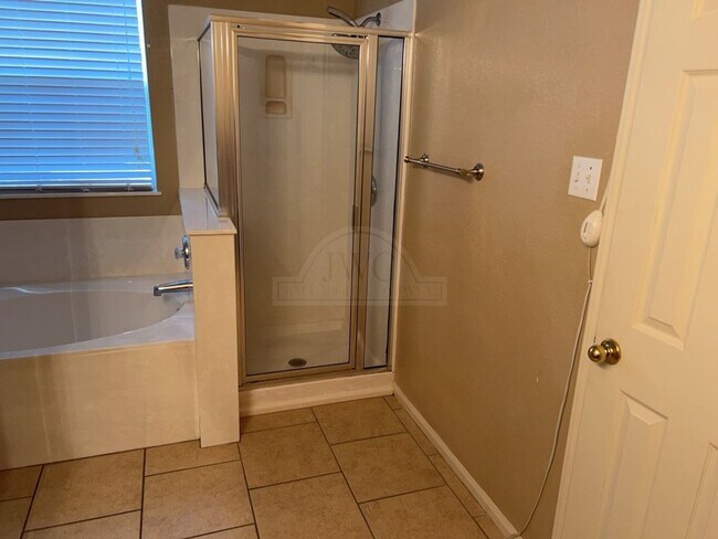 Building Photo - 5604 Bertha Dr