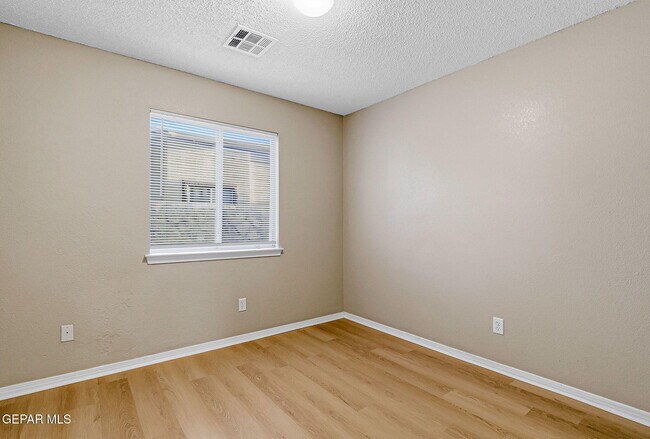 Building Photo - 732 Desert Sage Dr