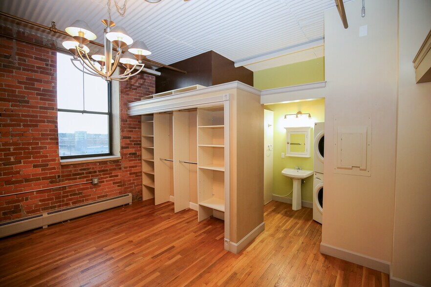 Building Photo - 2261 Blake St