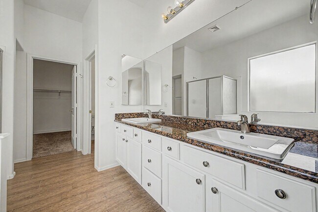 Building Photo - 1900 E Woodsman Pl