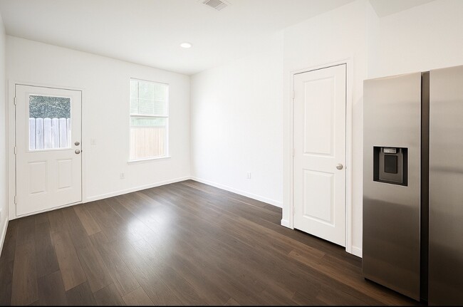 Building Photo - 10226 Clearwick St