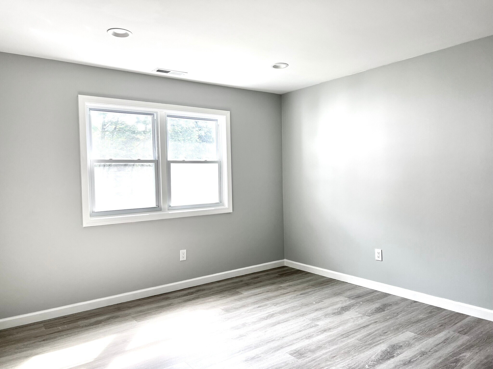 Building Photo - 171 Clark St