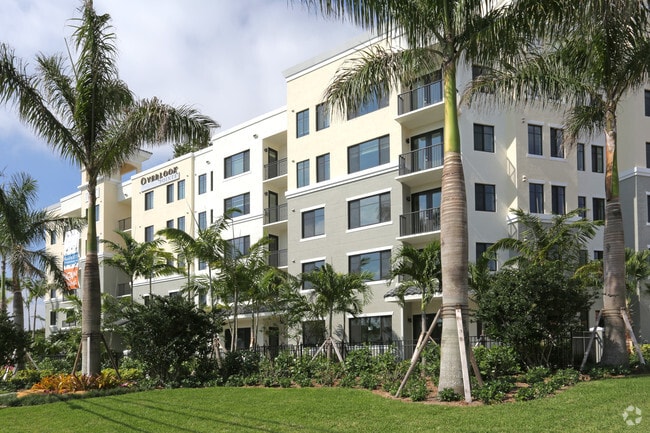 Building Photo - Bell Lighthouse Point