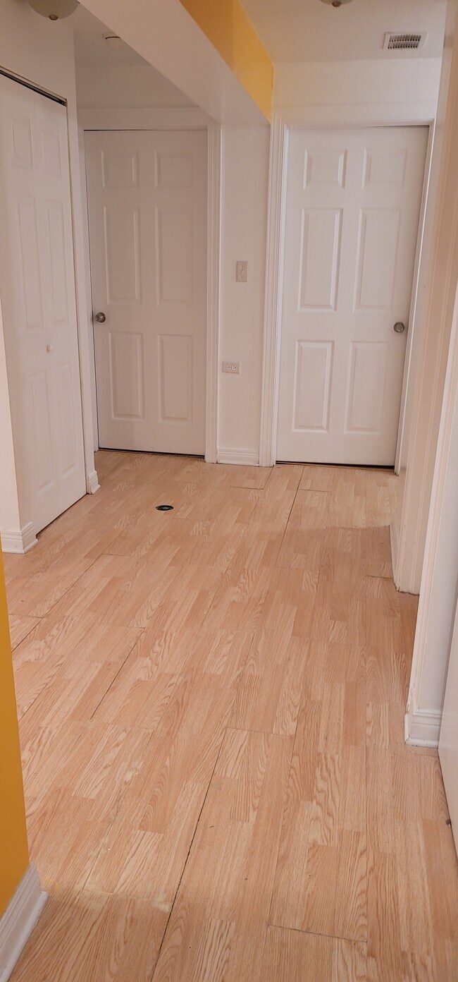 Building Photo - 2848 W Warren Blvd