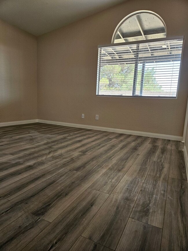 Building Photo - 4 Bedroom Adelanto Home