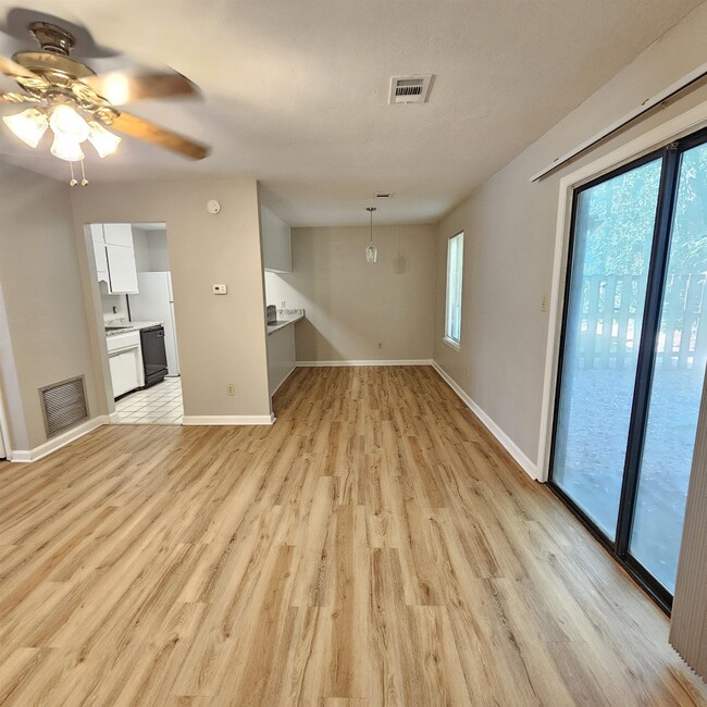 Building Photo - 3687 Donovan Dr