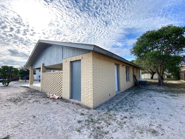 Building Photo - 114 Rhonda Dr