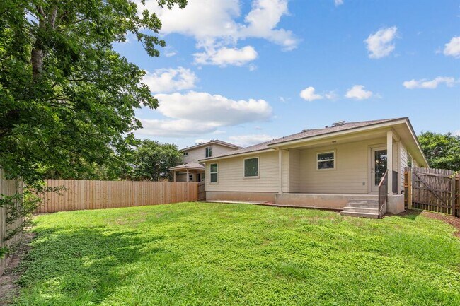 Building Photo - 410 Brazoria Trail