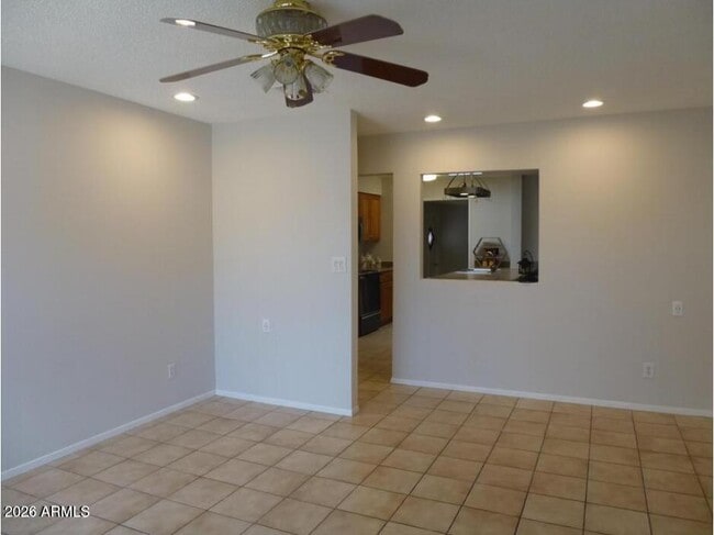 Building Photo - 946 E Loma Vista Dr