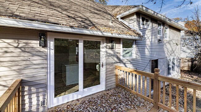 Building Photo - 9841 Melrose Dr