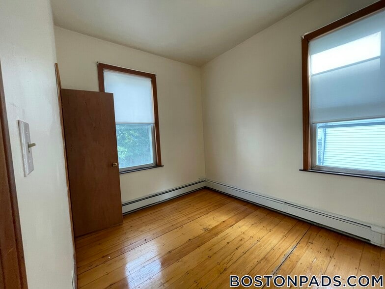 Building Photo - 1582 Tremont St