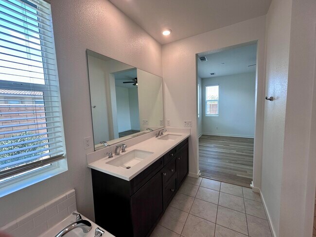 Building Photo - 40082 Catania Ct