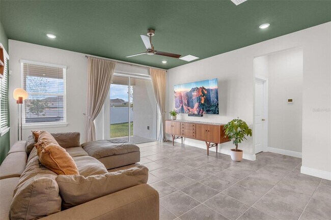 Building Photo - 2019 Sunshine Peak Dr