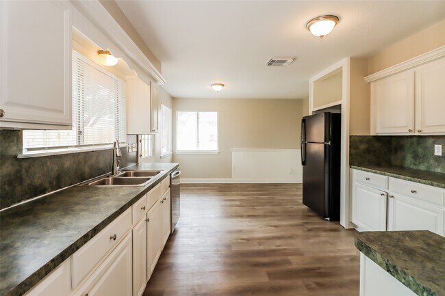 Building Photo - 10531 Mills Walk Dr