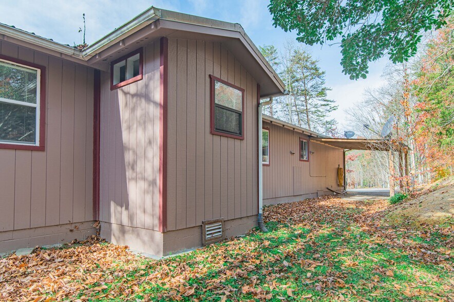 Building Photo - 1748 Paulas Huskey Cir