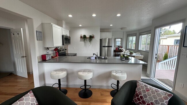 Building Photo - Perry Place