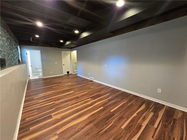Building Photo - 9 Hepatica Ln