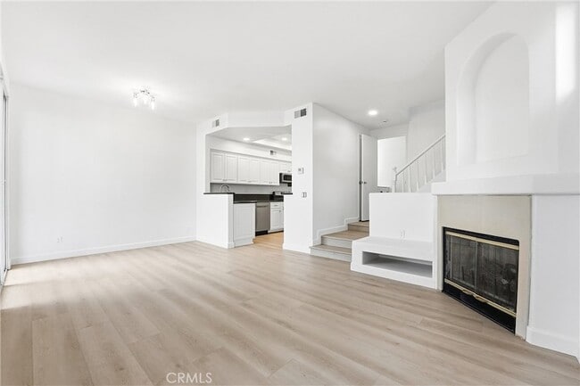 Building Photo - 2 Carlsbad Ln