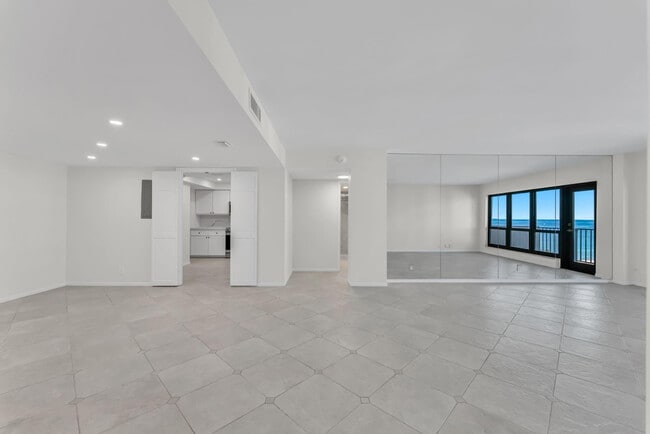 Building Photo - 5000 N Ocean Blvd