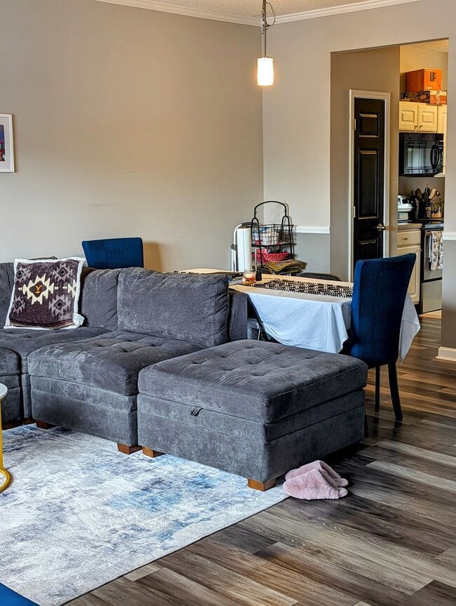 Building Photo - 3 Bedroom 3 Bath Townhome Close to GCSU in The Grove