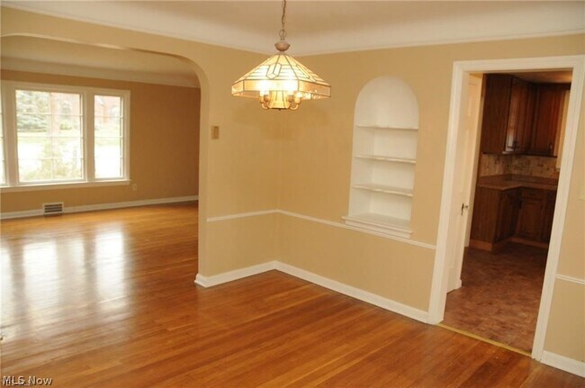 Building Photo - 1158 Castleton Rd