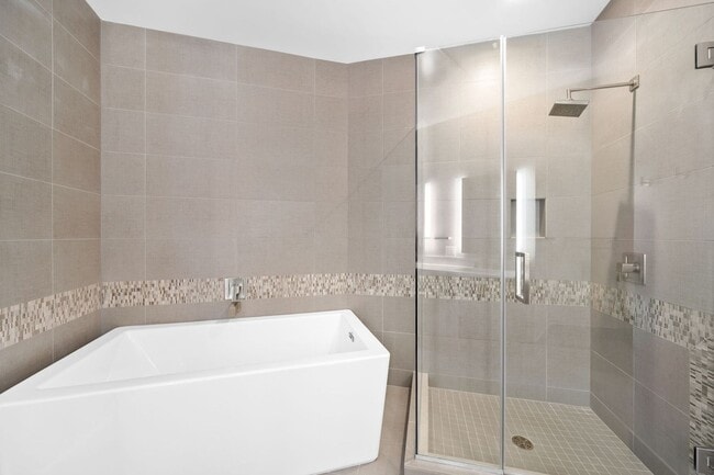 Building Photo - 6th Floor 1BD, 1.5BA Condo at the Lakehouse off Sloan's Lake