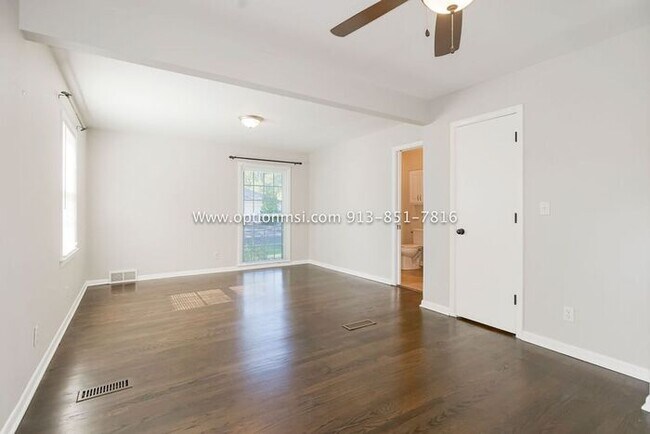 Building Photo - Fantastic four-bedroom ranch in the heart ...