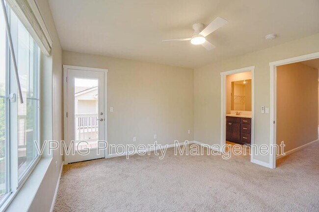 Building Photo - 7104 NE 155th Pl