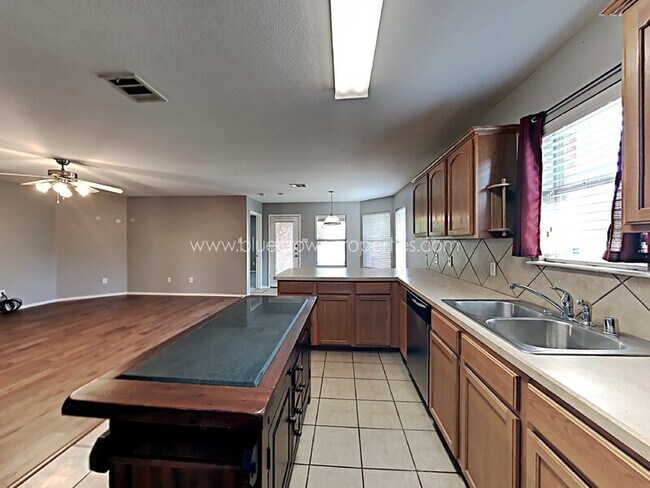Building Photo - 9804 Southgate Dr