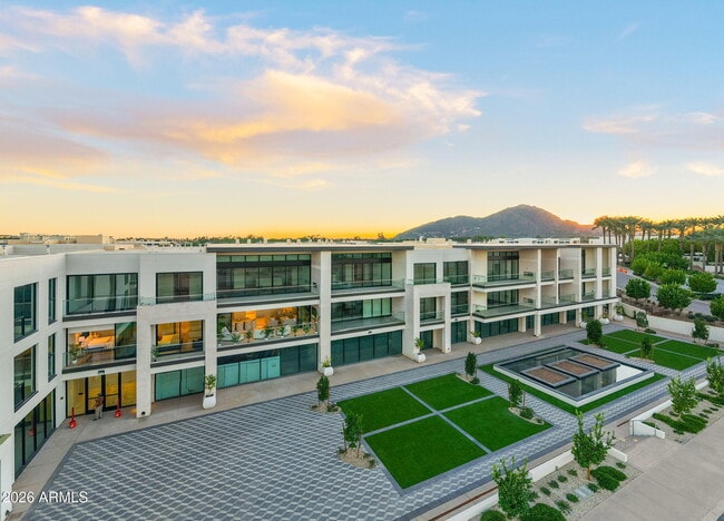 Building Photo - 6587 N Palmeraie Blvd