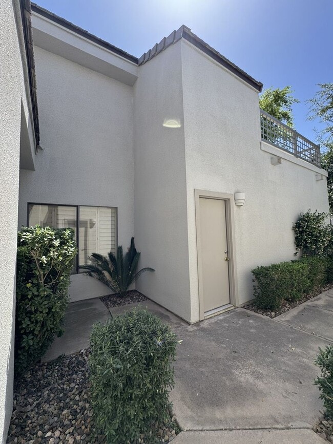 Building Photo - 7272 E Gainey Ranch Rd