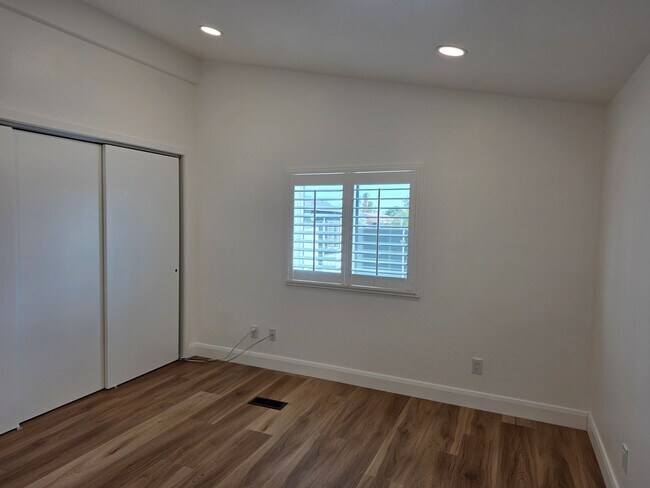 Building Photo - Beautifully remodeled 3 bed/2 bath Manufac...