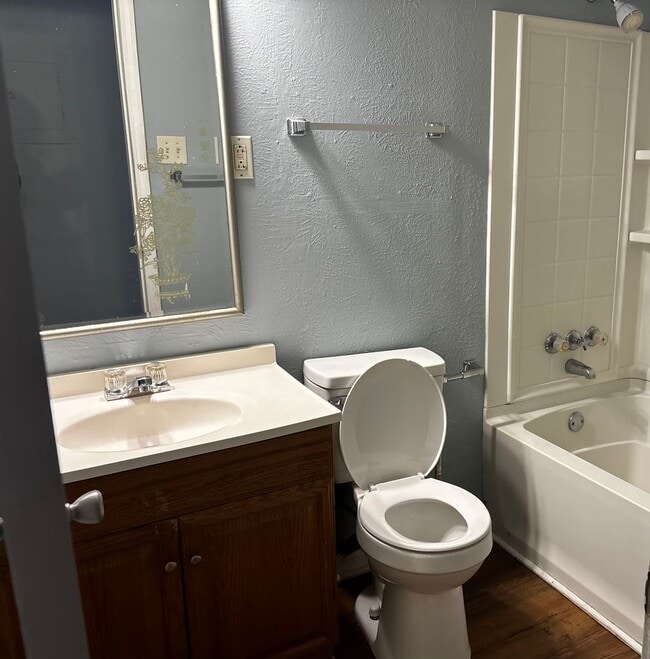 Building Photo - 3 BED 1.5 BATH IN HEART OF FAYETTEVILLE NC