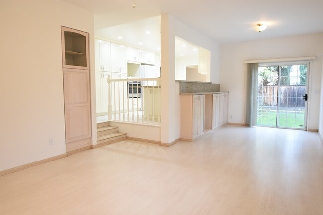 Building Photo - Remodeled & Spacious West San Jose 5 Bedroom 3 Bath Home