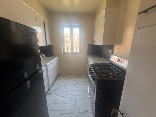 Building Photo - 1409 Metropolitan Ave