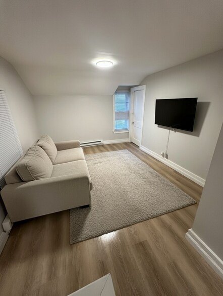 Building Photo - 1328 N Main St