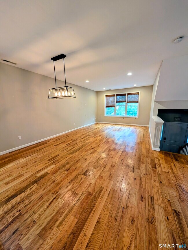 Building Photo - 15 Old Oak Dr