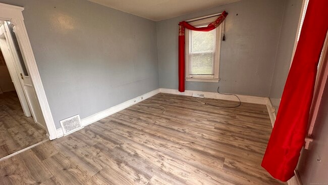 Building Photo - 40 Dewey St